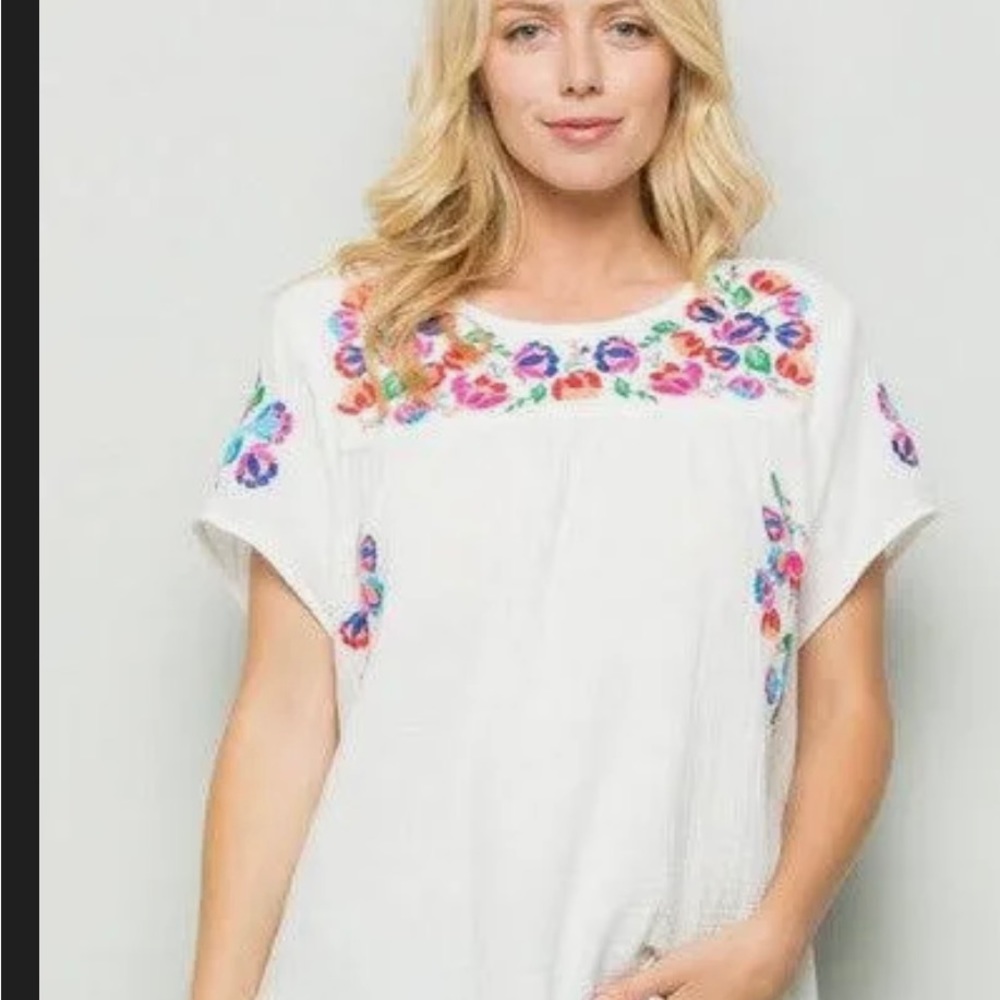Seen and be seen women’s embroidered flowers top size small